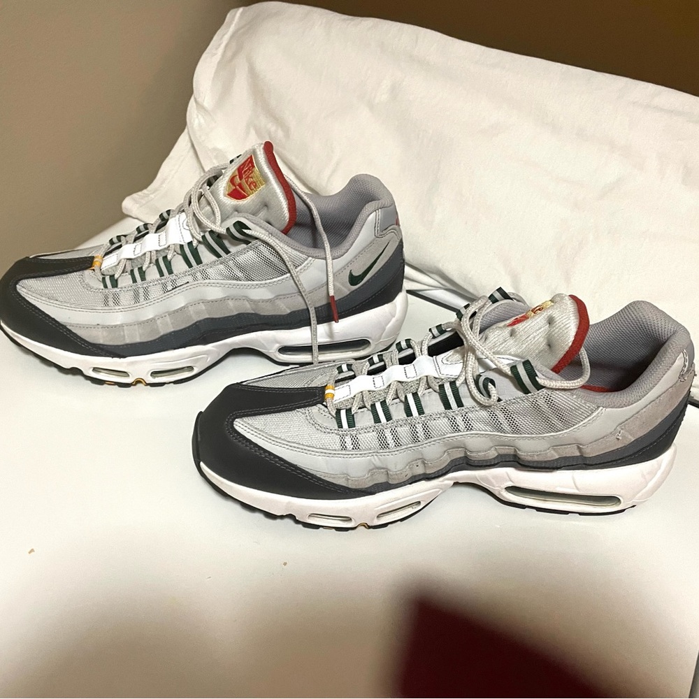 95 Nike Air Max size 12 men’s